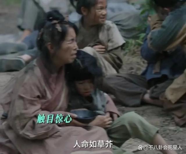 全妆出场造型精致，“迪丽热巴”们演的难民，把我看笑了