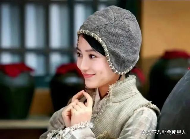 全妆出场造型精致，“迪丽热巴”们演的难民，把我看笑了