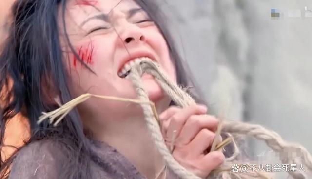 全妆出场造型精致，“迪丽热巴”们演的难民，把我看笑了