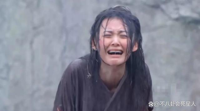 全妆出场造型精致，“迪丽热巴”们演的难民，把我看笑了