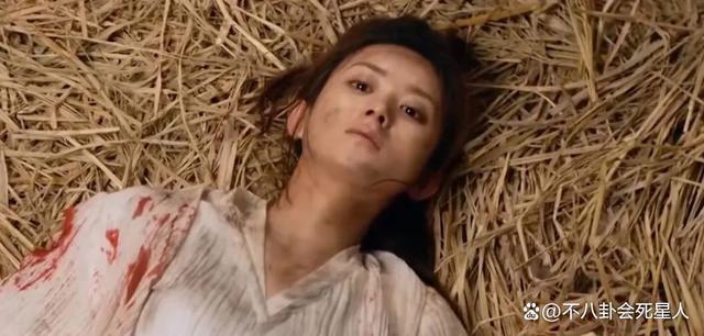 全妆出场造型精致，“迪丽热巴”们演的难民，把我看笑了