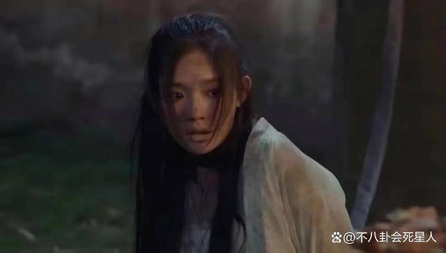 全妆出场造型精致，“迪丽热巴”们演的难民，把我看笑了