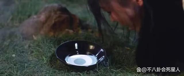 全妆出场造型精致，“迪丽热巴”们演的难民，把我看笑了