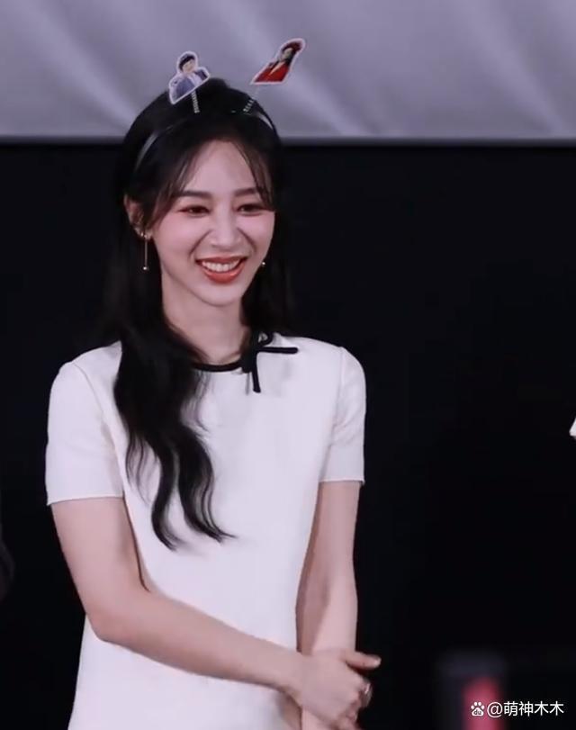 女明星最新生图，关晓彤浮肿，热巴脸部崎岖，杨紫腿型被嘲