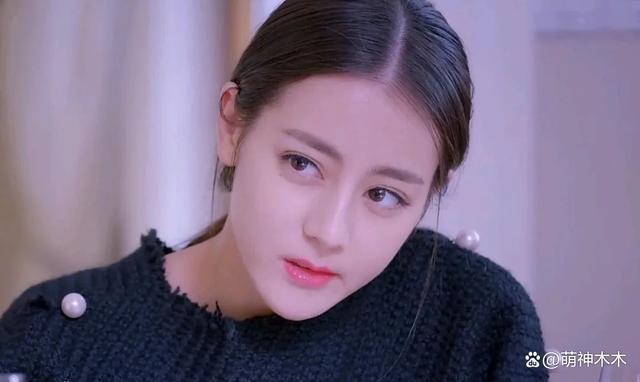 女明星最新生图，关晓彤浮肿，热巴脸部崎岖，杨紫腿型被嘲