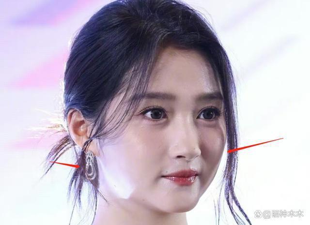 女明星最新生图，关晓彤浮肿，热巴脸部崎岖，杨紫腿型被嘲