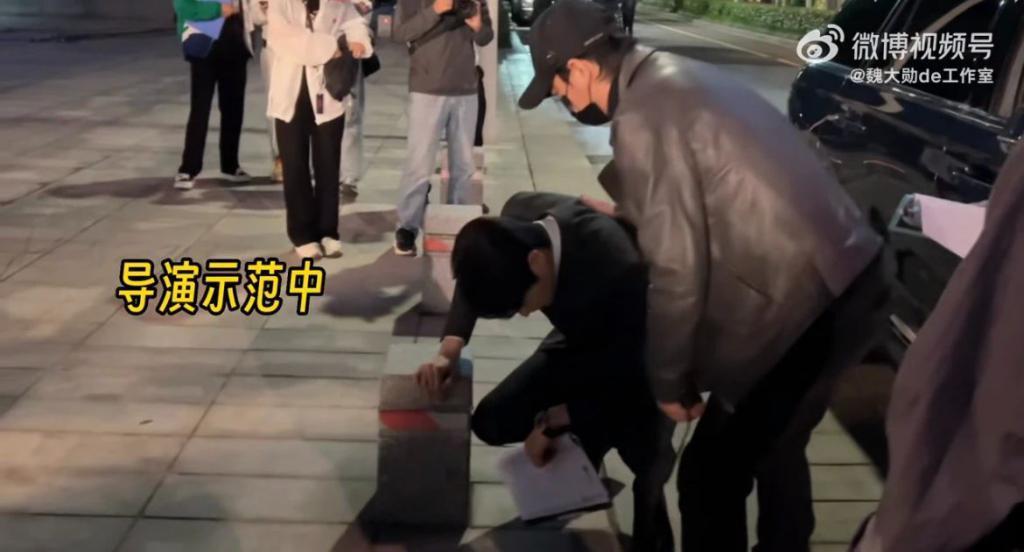 配角掀桌：脚踢待爆帝，手撕资选咖