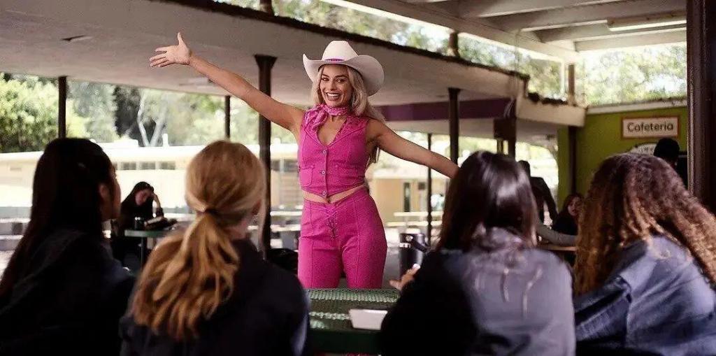 《芭比》国内遇冷,是电影不行还是男人不行?