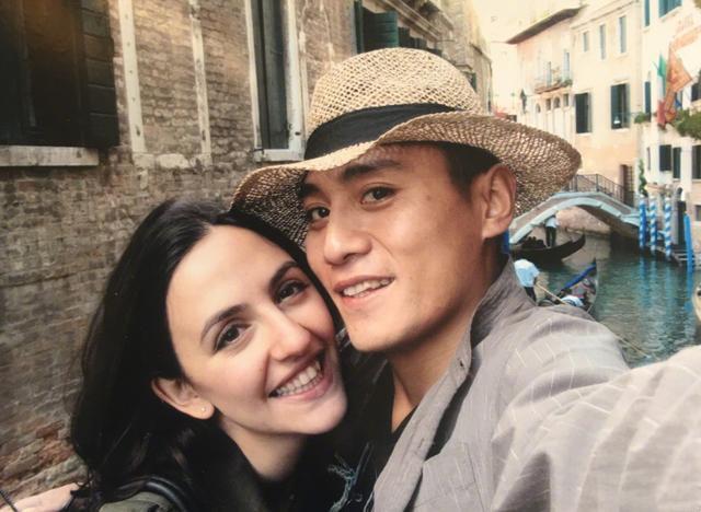 刘烨与妻子安娜首次合作话剧 幸福称感觉像新蜜月