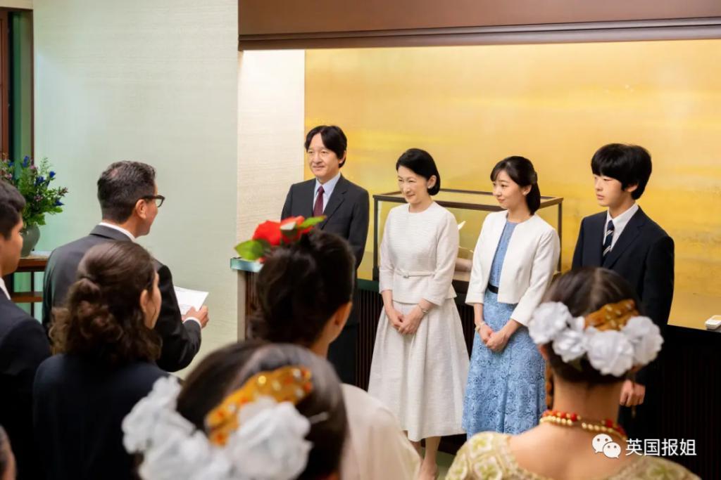 真子公主与驸马“私奔”美国！律师上岸、牵手挤公交超幸福