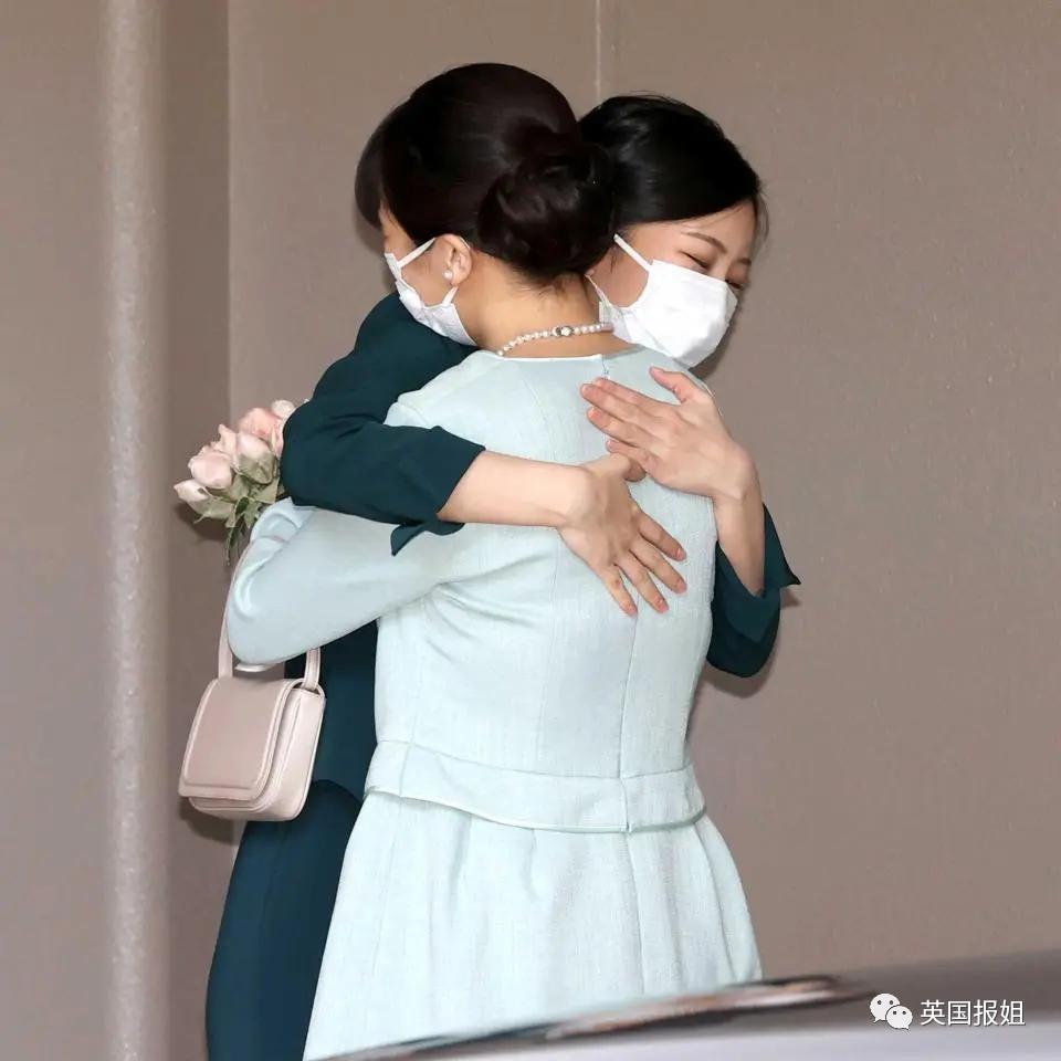 真子公主与驸马“私奔”美国！律师上岸、牵手挤公交超幸福