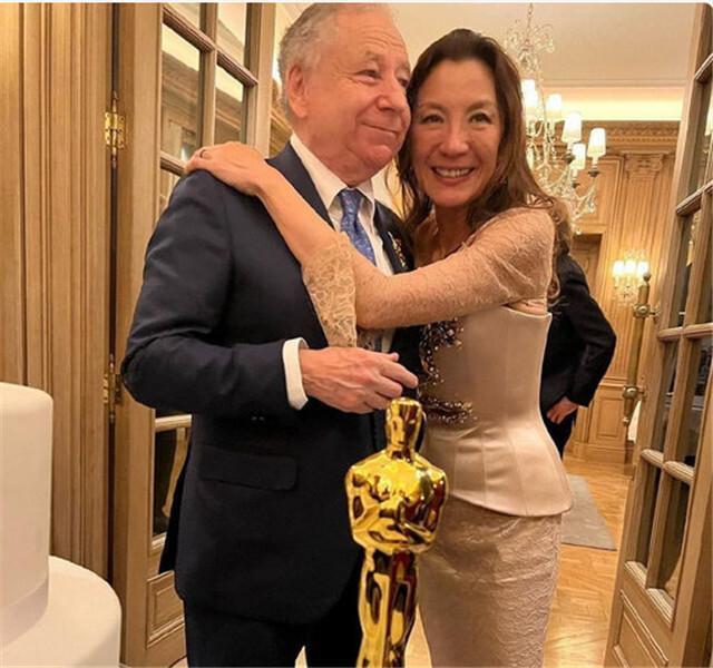 61岁杨紫琼与77岁男友举行婚礼，恋爱19年终于修成正果