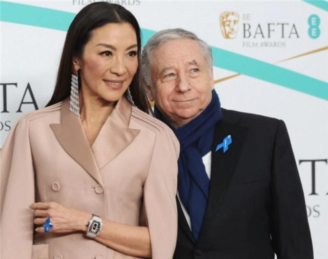 61岁杨紫琼与77岁男友举行婚礼，恋爱19年终于修成正果
