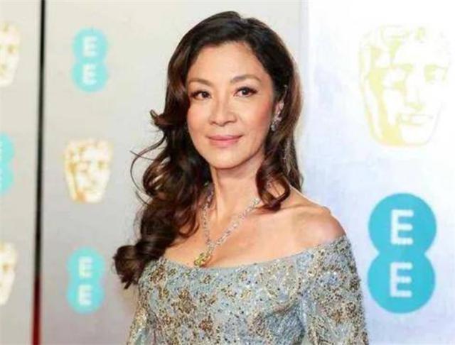 61岁杨紫琼与77岁男友举行婚礼，恋爱19年终于修成正果