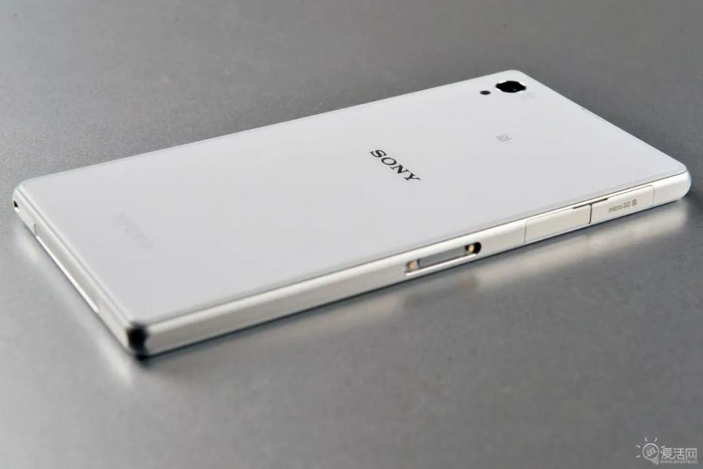 让人“卖肾”的 iPhone 4，在你看不见的地方改变了智能手机