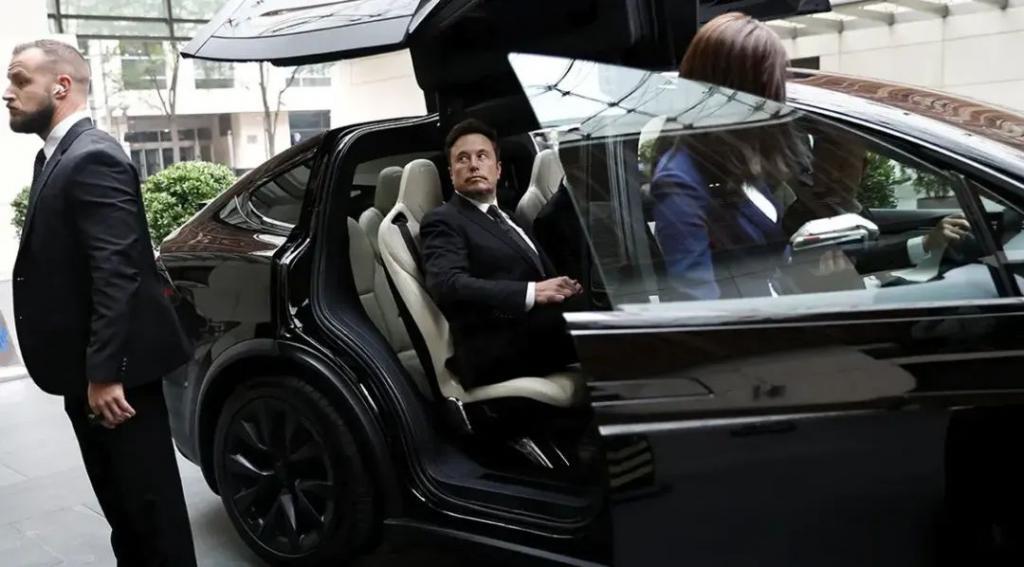 马斯克再出大招，推特“蓝鸟”飞了