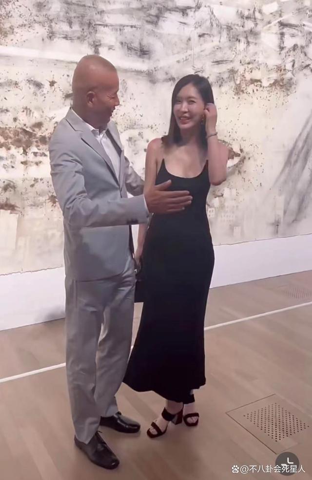 72岁的王石和42岁的田朴珺，“各过各”的夫妻生活