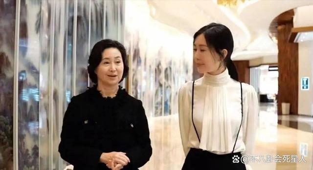 72岁的王石和42岁的田朴珺，“各过各”的夫妻生活