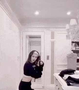 甄子丹女儿出道MV被嘲太普通，撞脸闫妮朴信惠，众星捧场