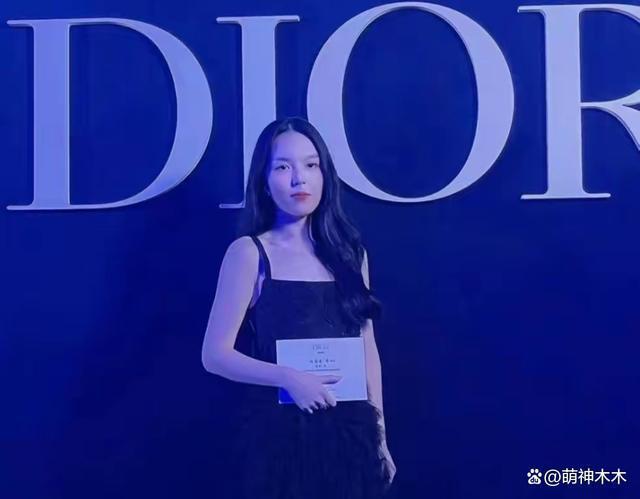 甄子丹女儿出道MV被嘲太普通，撞脸闫妮朴信惠，众星捧场