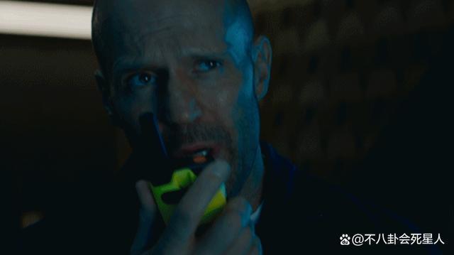 吴京新片将上映，明明是三百亿影帝，却给美国人作配