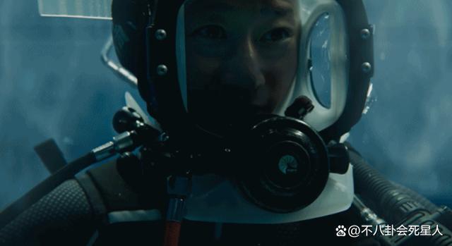 吴京新片将上映，明明是三百亿影帝，却给美国人作配