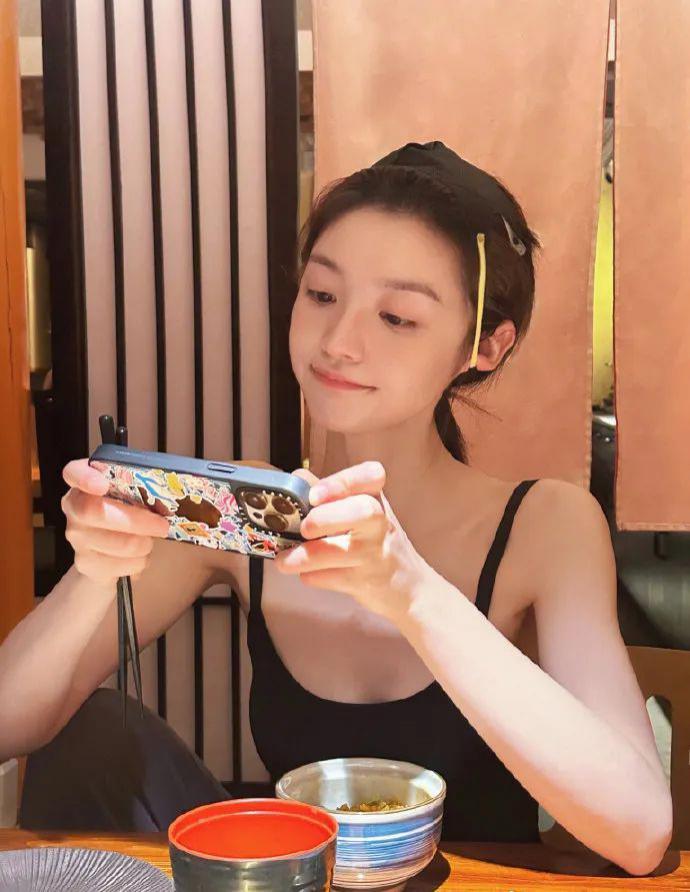 不装了，压根儿不是什么甜妹？