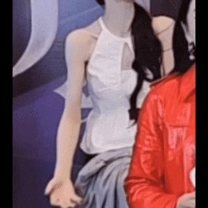 不装了，压根儿不是什么甜妹？