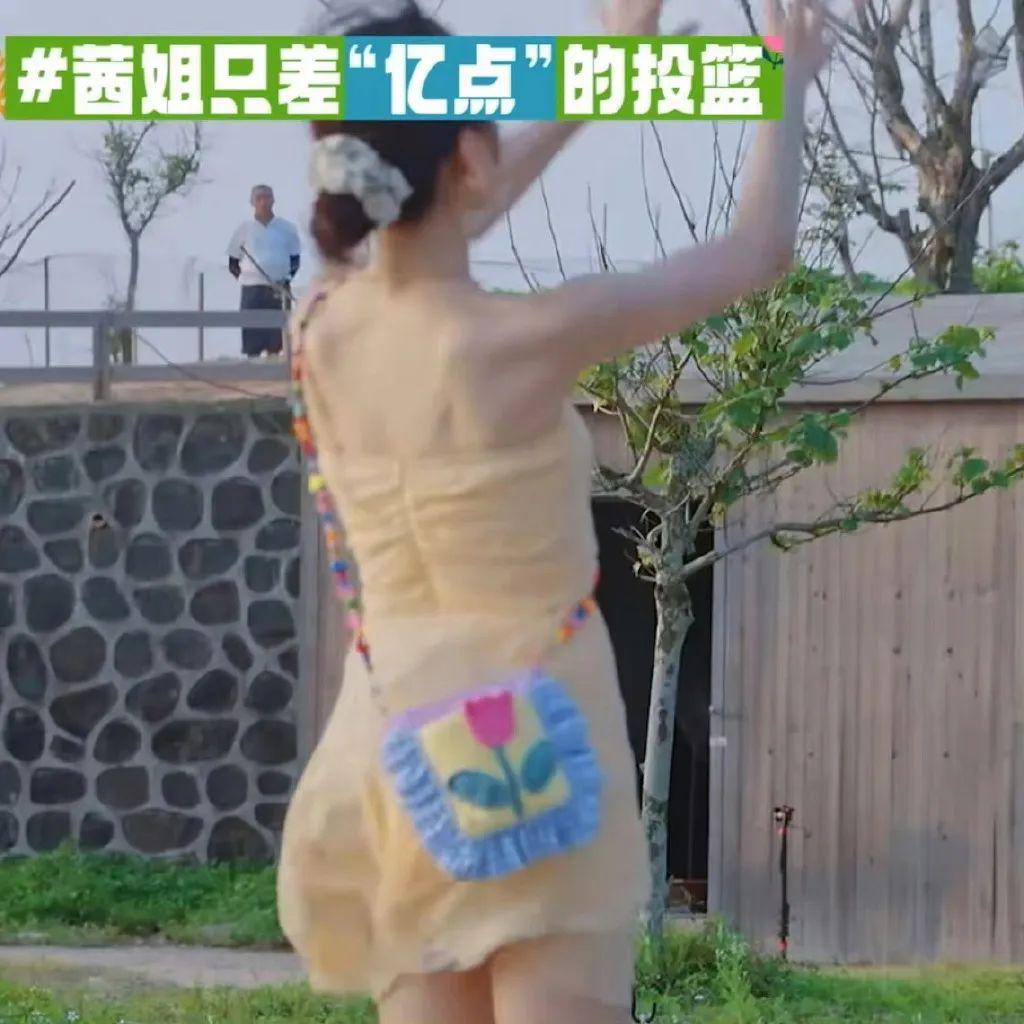 不装了，压根儿不是什么甜妹？