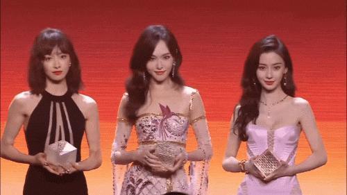 不装了，压根儿不是什么甜妹？