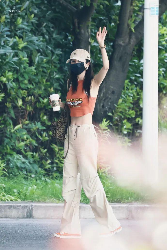 不装了，压根儿不是什么甜妹？