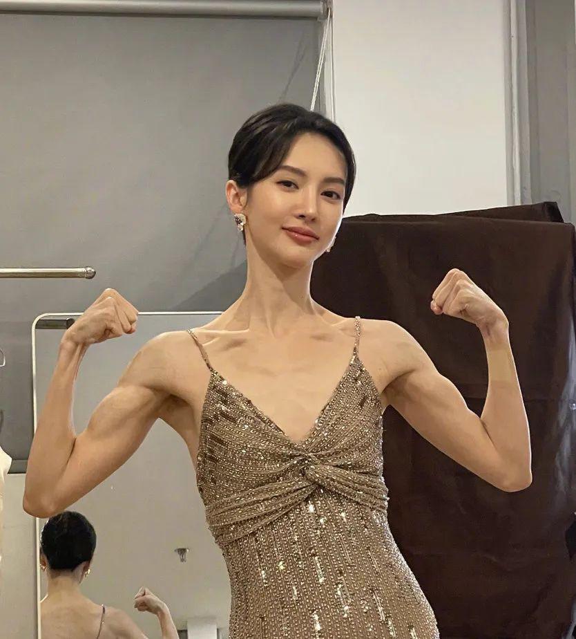 不装了，压根儿不是什么甜妹？