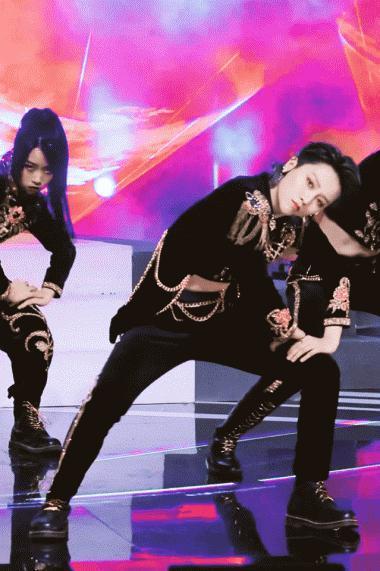 不装了，压根儿不是什么甜妹？