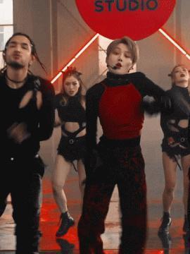 不装了，压根儿不是什么甜妹？