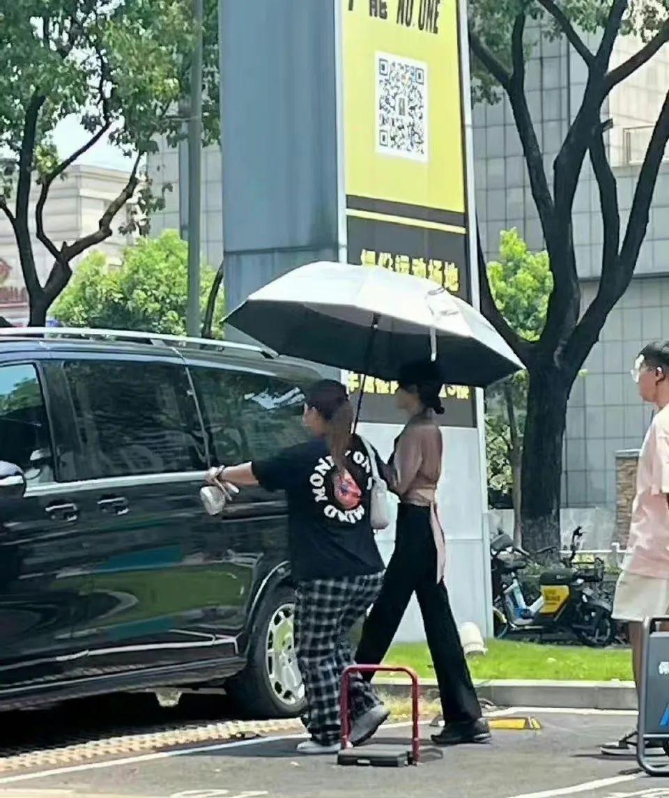 不装了，压根儿不是什么甜妹？