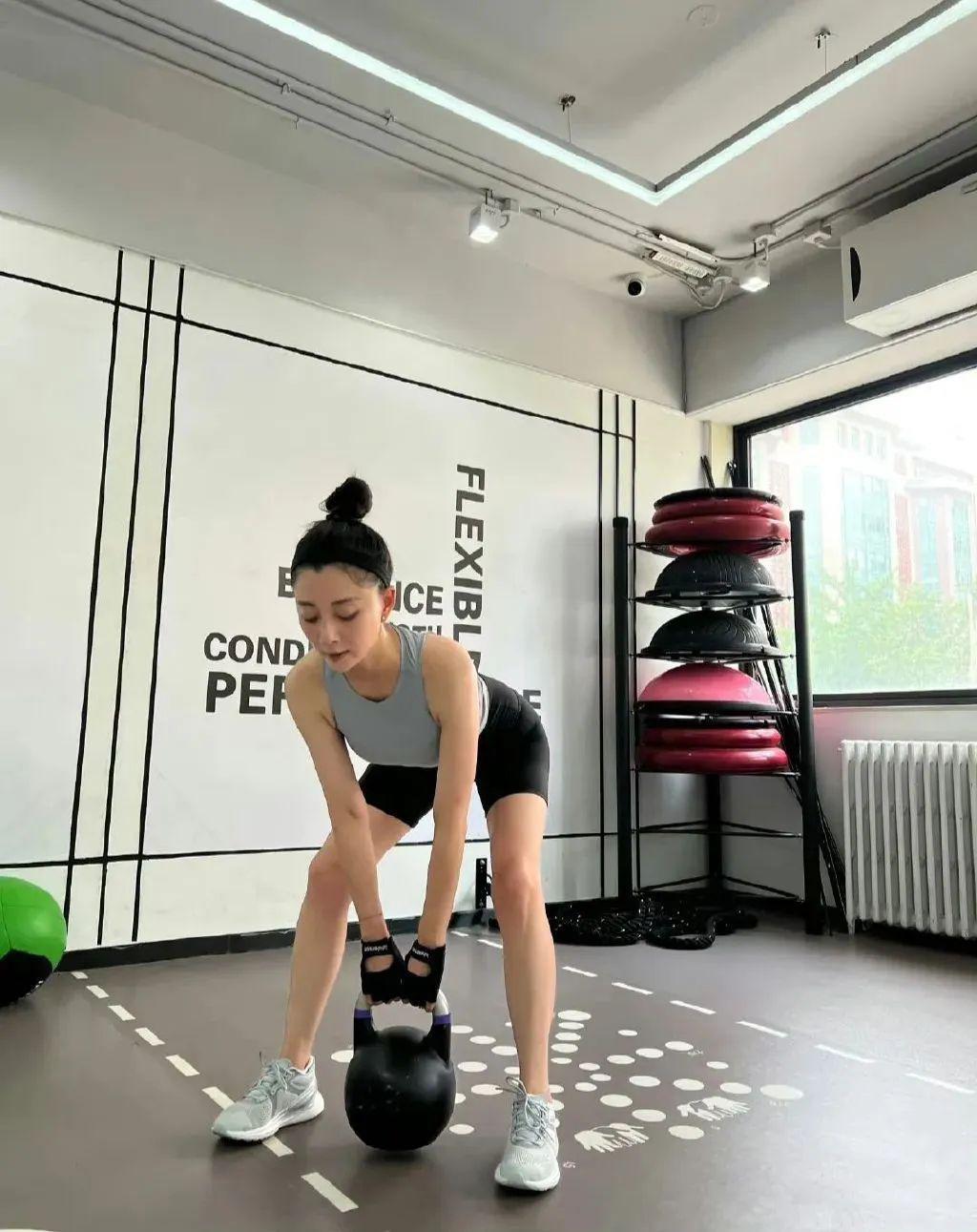 不装了，压根儿不是什么甜妹？