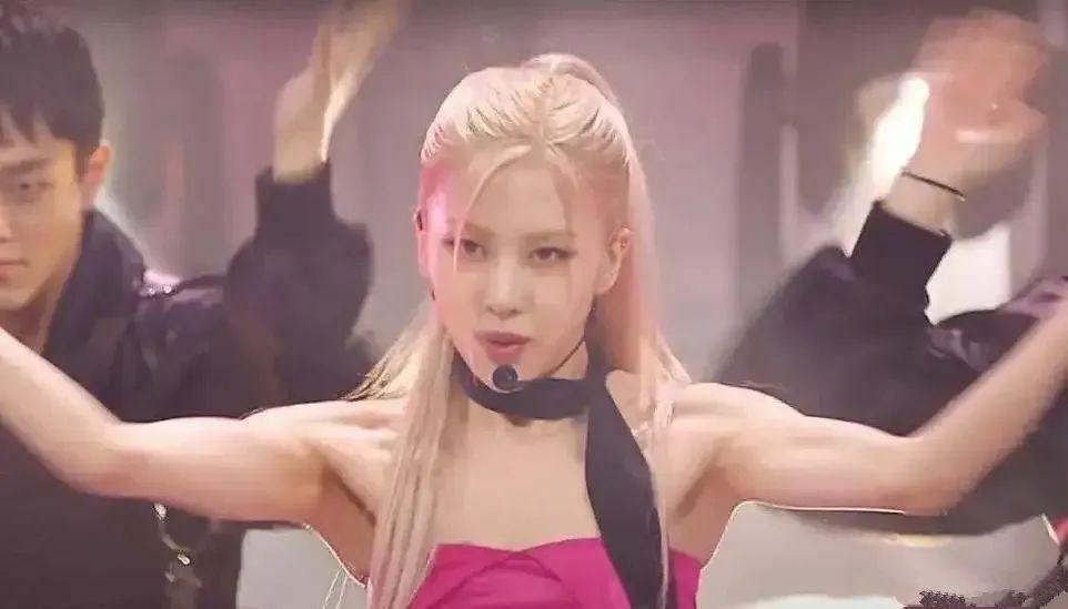 不装了，压根儿不是什么甜妹？