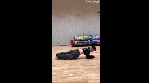 不装了，压根儿不是什么甜妹？