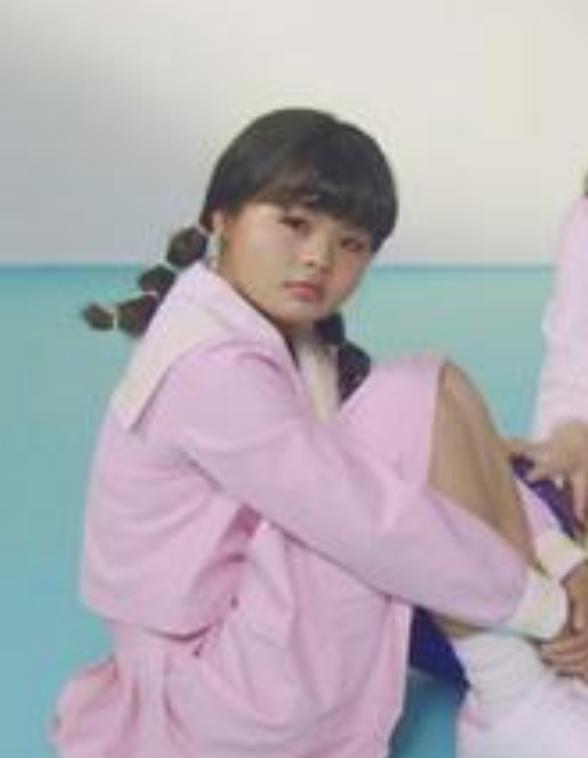 不装了，压根儿不是什么甜妹？