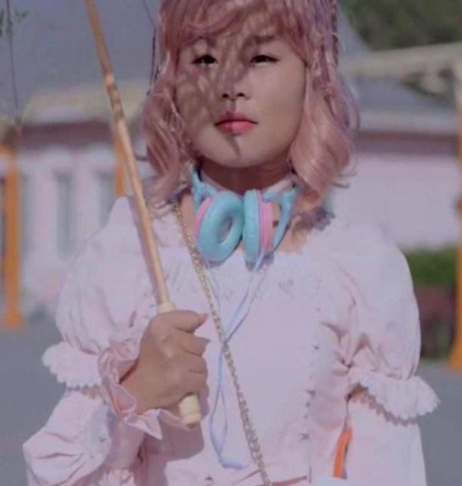 不装了，压根儿不是什么甜妹？