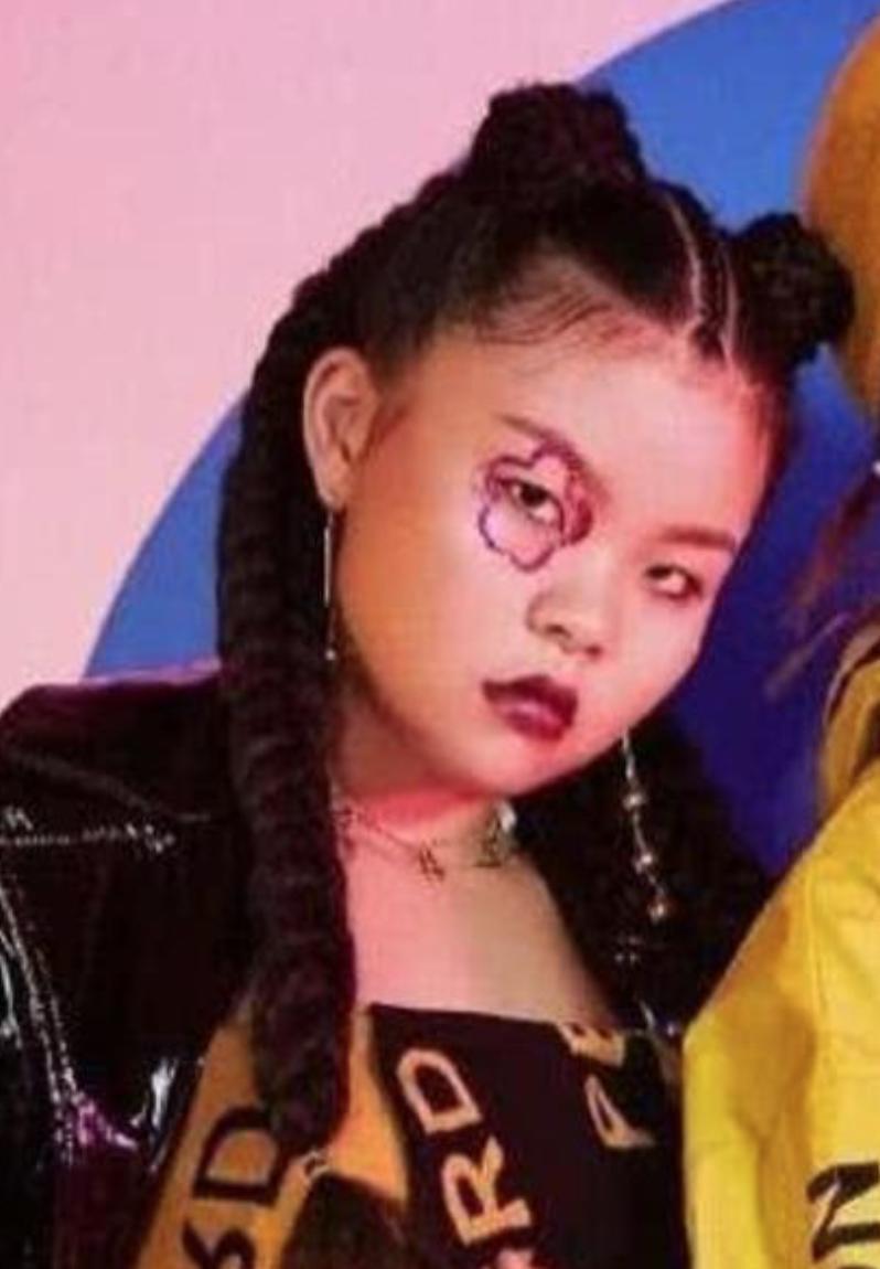 不装了，压根儿不是什么甜妹？