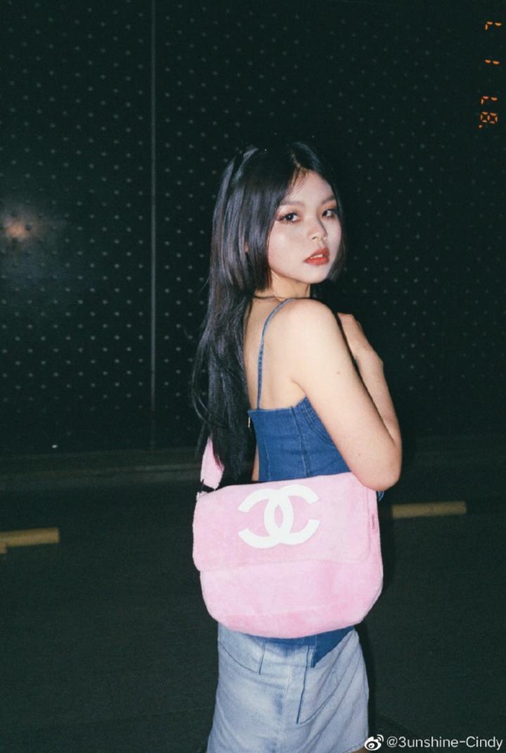 不装了，压根儿不是什么甜妹？