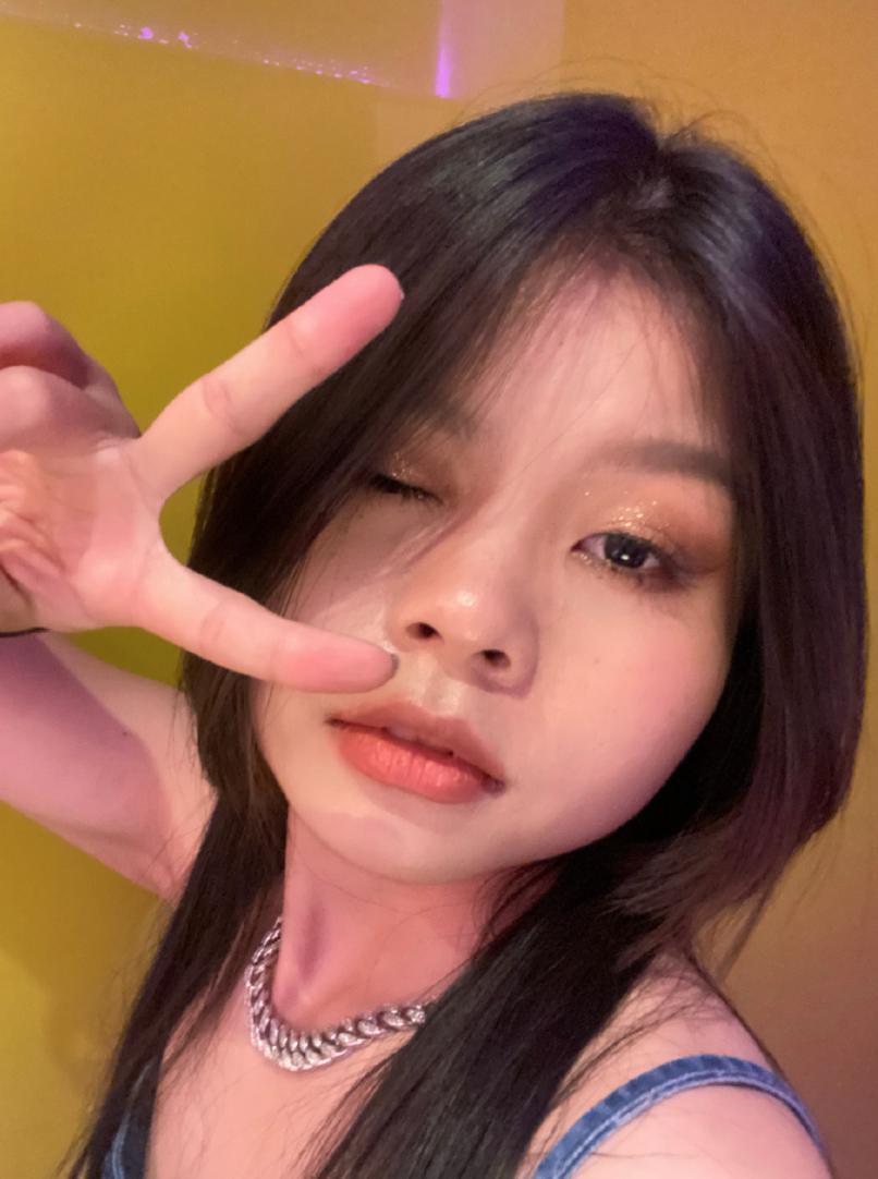 不装了，压根儿不是什么甜妹？