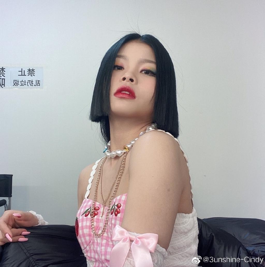 不装了，压根儿不是什么甜妹？