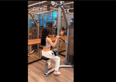 不装了，压根儿不是什么甜妹？