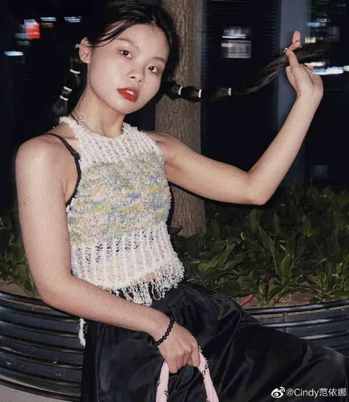 不装了，压根儿不是什么甜妹？