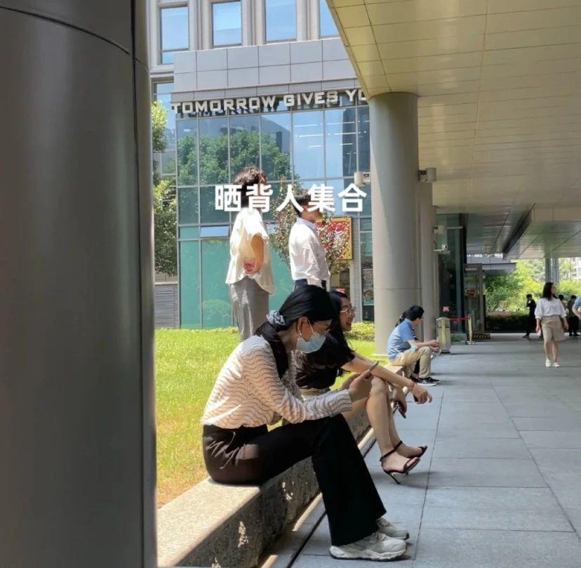 0 成本晒背，全民皆宜的养生方式走红网络.