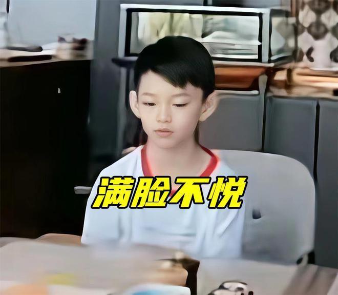 汪小菲和一双儿女告别！7岁汪希箖满脸不悦