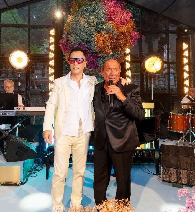 王宝强携女友冯清为甄子丹庆生,二人罕见正面合影