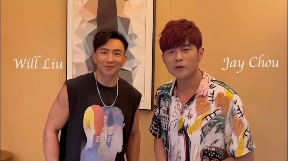 王宝强携女友冯清为甄子丹庆生,二人罕见正面合影